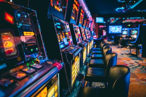 Live dealer casino data display interface